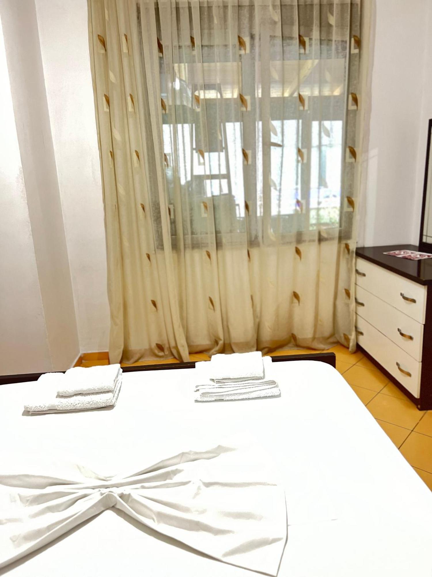 Leonard Apartment Tirana Eksteriør billede